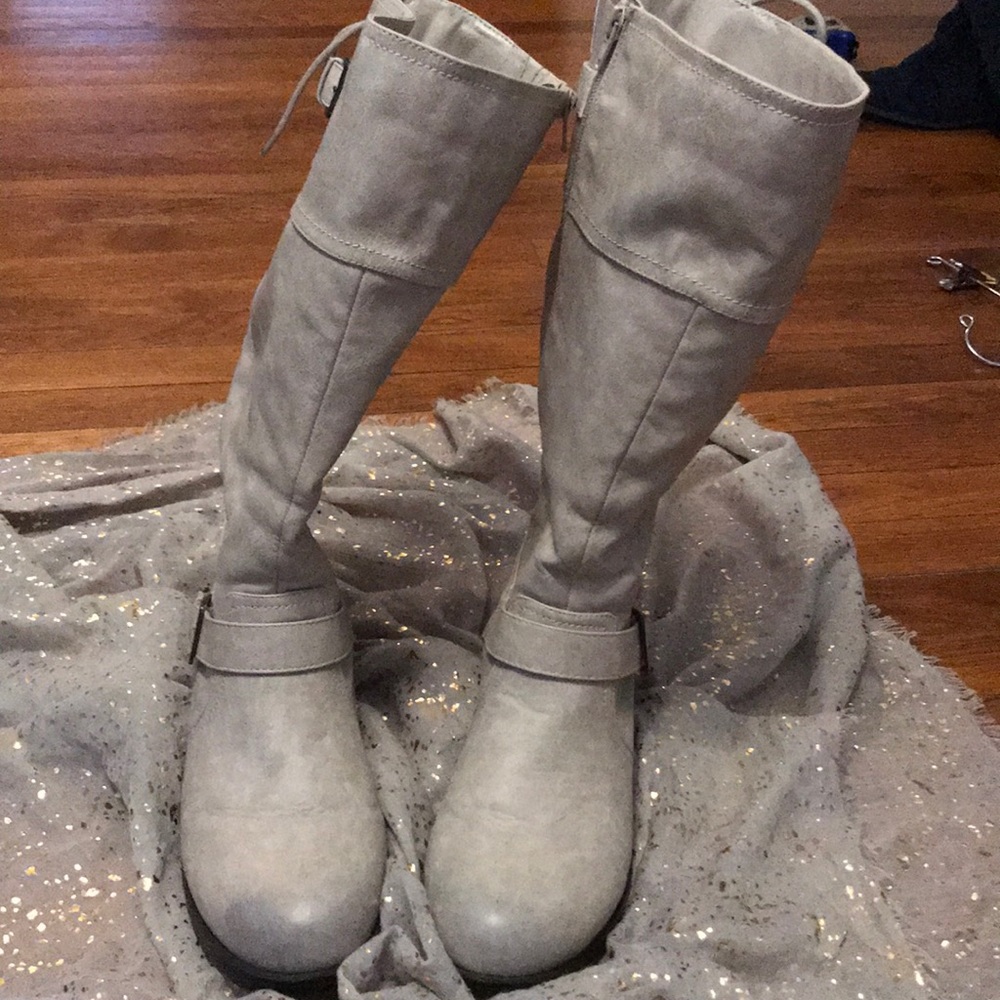 Cream 👢 Boots Fergalicious by Fergie